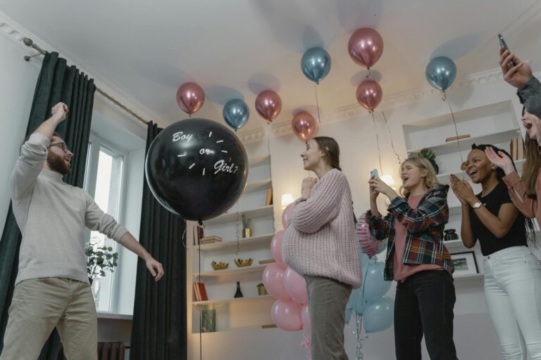 5 nápadů, jak na reveal party oznámit pohlaví miminka