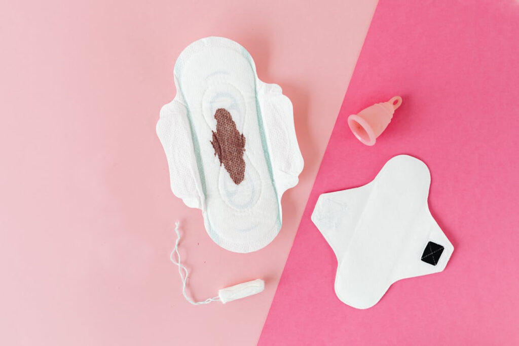místo menstruace hnědé špinění